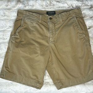 American Eagle slim shorts size 31
